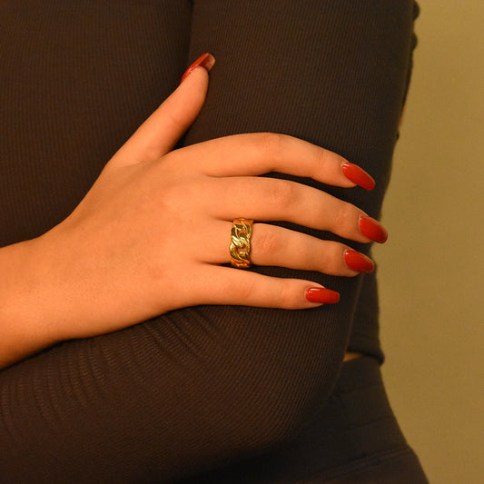 The Derrière Ring